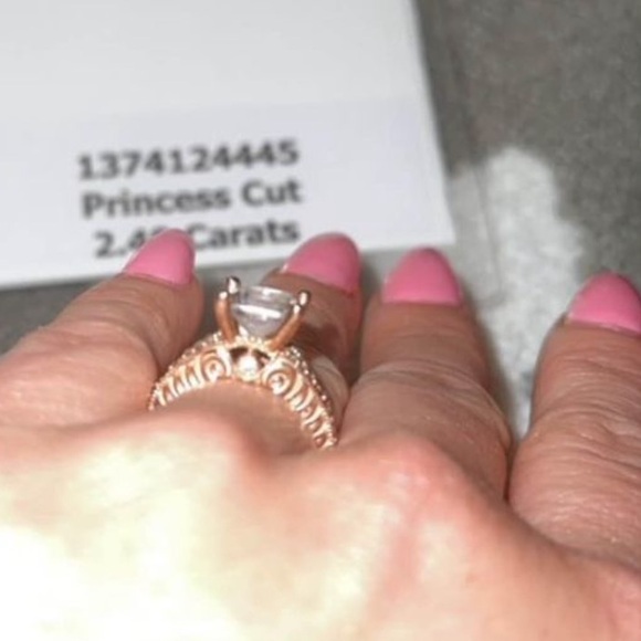 Engagement ring - Picture 4 of 6